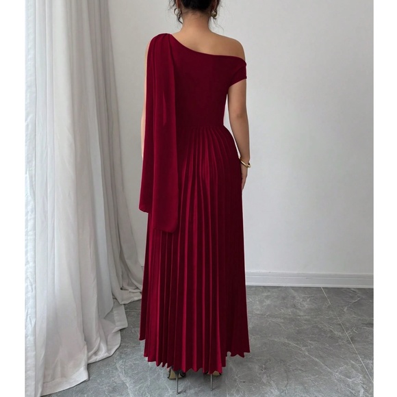 Luxe Black One Shoulder Draped Detail Pleated Evening Formal Gown Dress - Picture 4 of 8